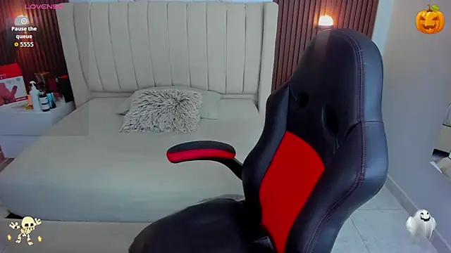 CAMILAGRAY online show from November 1, 1:04 pm