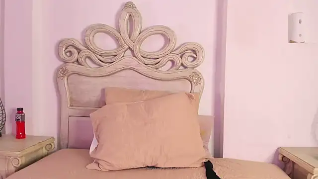 SamanthaFerrer   online show from July 8, 8:00 pm