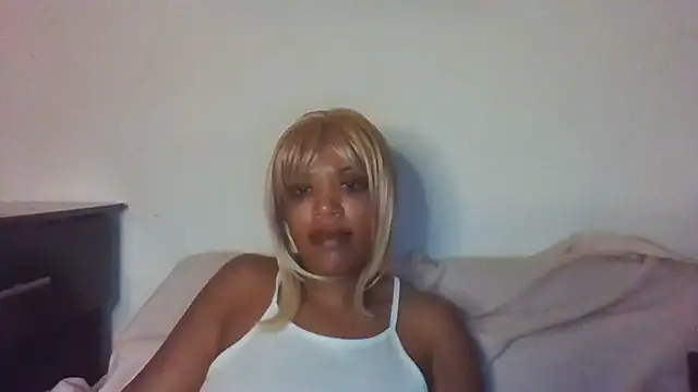 thekelliecapri online show from April 4, 8:24 am