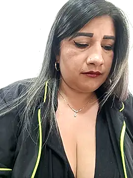 Hannahcandyy online show from May 2, 8:34 pm