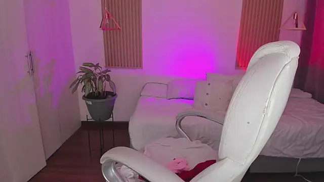 Kendall Bunnyy online show from September 9, 9:36 pm