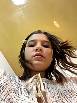 littlemelodi18 online show from November 3, 1:20 am