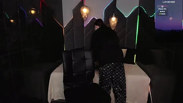 Lily Moonlight online show from December 13, 7:53 pm