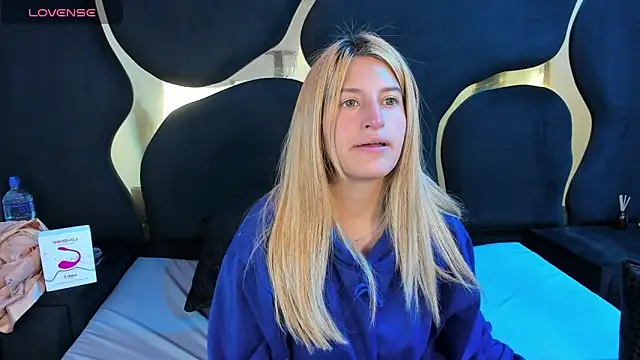 GiaRoussel online show from February 15, 4:28 pm