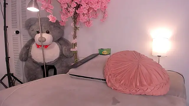 kitty miaa online show from July 12, 9:26 pm