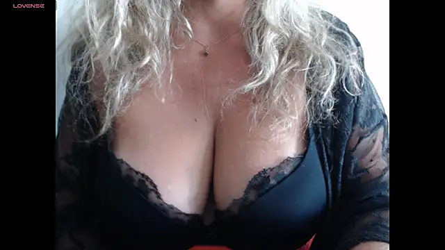 JenniLowen online show from June 28, 6:09 am