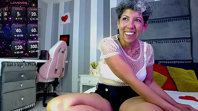 Julianewell online show from July 4, 12:23 pm