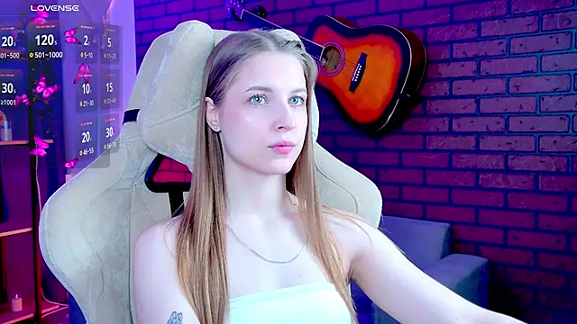 CuteMousee online show from January 14, 5:56 am