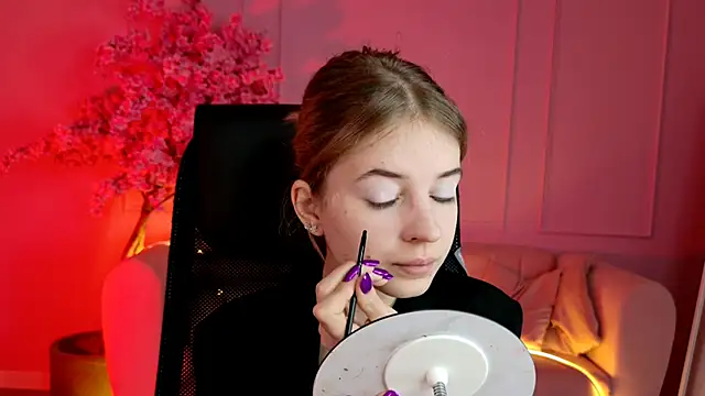 TinaDavil online show from December 2, 9:33 am