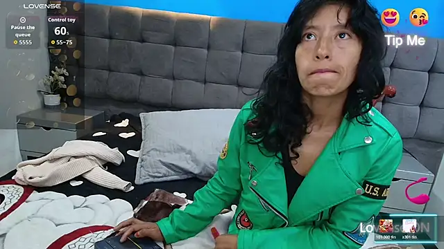 karolinee 66  online show from March 18, 6:07 am