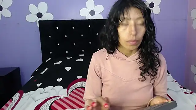 karolinee 66  online show from February 27, 4:23 am