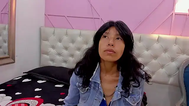 karolinee 66  online show from May 1, 4:05 am