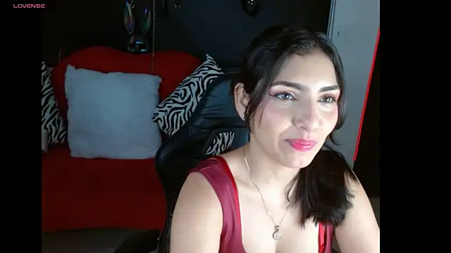 Carolaine69  online show from July 14, 1:27 pm