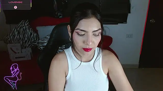 Carolaine69  online show from June 22, 1:52 pm