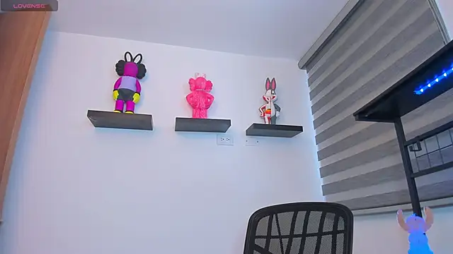 Gangster Girl online show from January 18, 6:15 pm