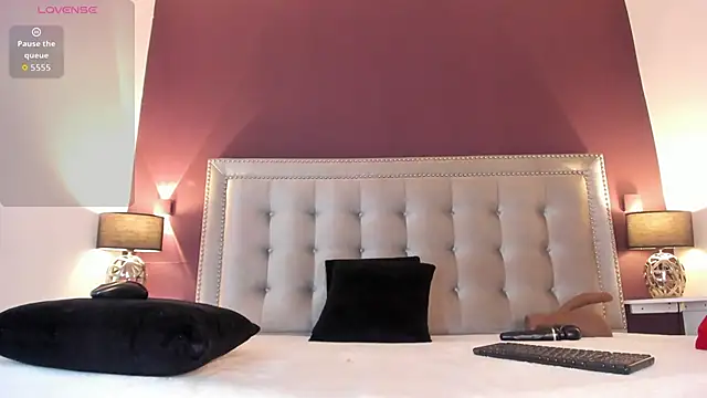 IssyRosse online show from July 16, 12:10 pm