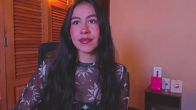 EmiGomez  online show from July 22, 11:17 pm