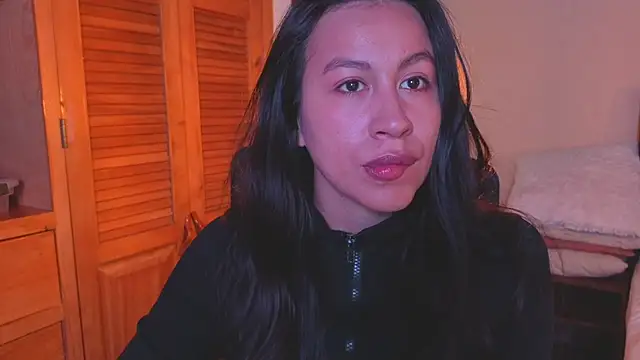 EmiGomez  online show from July 10, 3:40 am