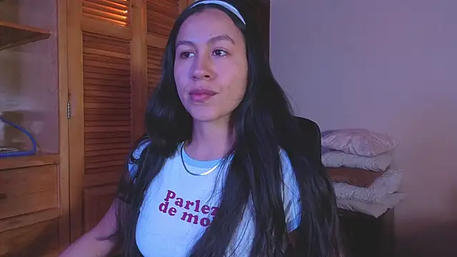 EmiGomez  online show from July 18, 12:47 am