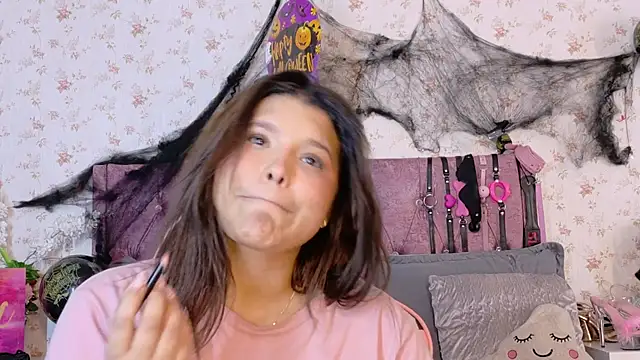 AvrillThomas online show from October 25, 4:25 pm