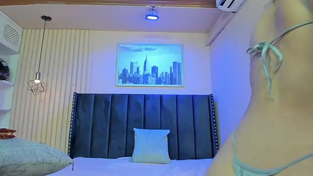 viiolett lee online show from March 6, 8:04 pm