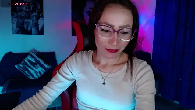Sara-Guzman1 online show from March 24, 5:46 am