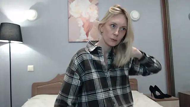 AvelinaLeoni online show from April 27, 7:38 am