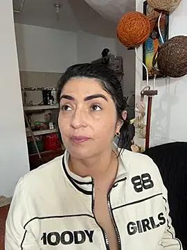 karenlennox1 online show from December 13, 8:59 pm