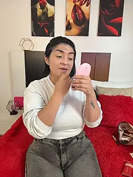 karenlennox1 online show from July 6, 10:56 pm