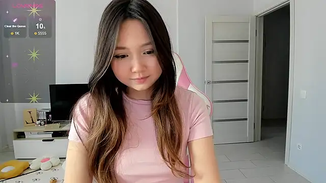 Fluffy Rose online show from April 29, 9:45 am