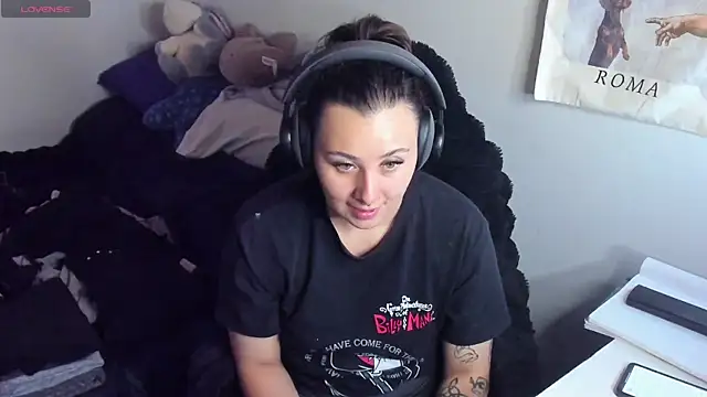 bonnie moon  online show from June 14, 5:02 pm