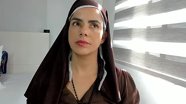 ClaraMariaMon online show from May 26, 2:38 pm