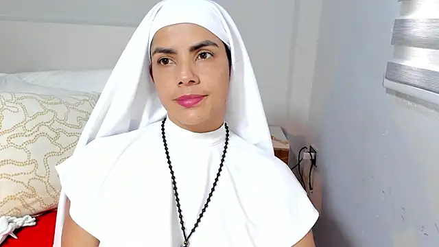 ClaraMariaMon online show from April 30, 6:35 pm