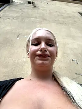 Snapshot of Milkyy_wway chatting on September 9, 7:08 am Milkyy wway online show from September 9, 7:08 am