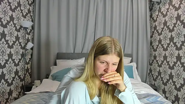 kirraa  online show from October 6, 7:07 pm