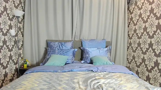 kirraa  online show from September 25, 8:06 pm