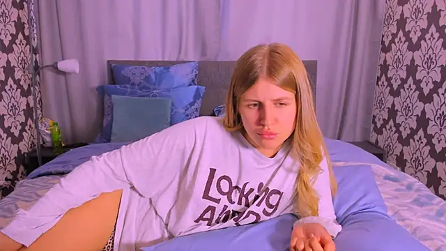 kirraa  online show from September 10, 1:44 pm