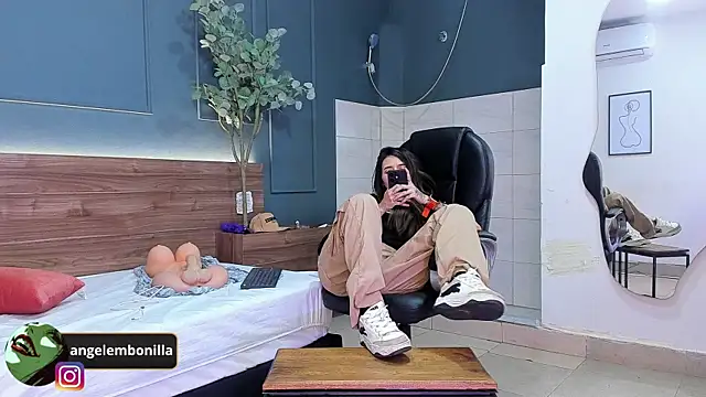 Snapshot of megan_morgan01 chatting on September 16, 12:02 pm megan morgan01 online show from September 16, 12:02 pm