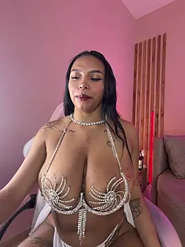 MadeleineSanez online show from June 20, 12:25 am