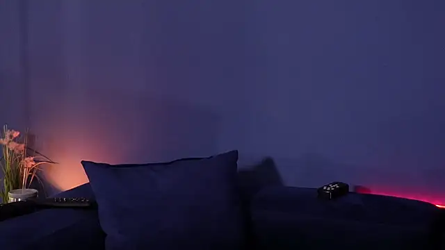 Olivia Collins1 online show from February 12, 9:05 pm