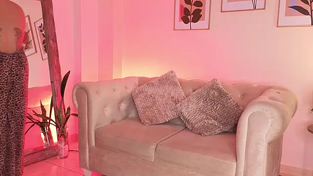 DahianaWalcott online show from March 3, 5:52 pm