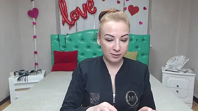 ElizabethSho online show from May 2, 5:16 pm