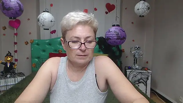 EmiliaGree online show from October 31, 6:12 pm