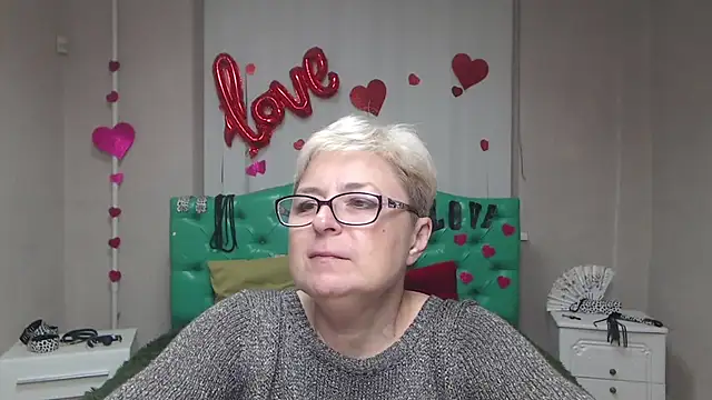 Snapshot of EmiliaGree chatting on October 8, 5:17 pm EmiliaGree online show from October 8, 5:17 pm