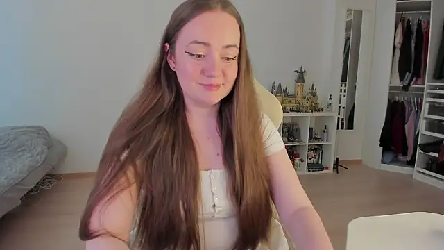 WalkingGirl online show from June 22, 12:57 pm