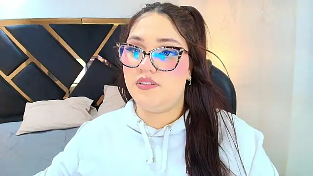 Camiila Osorio online show from April 30, 7:41 pm