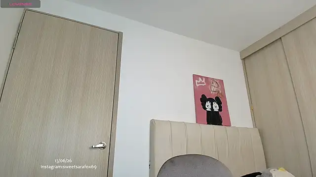 sweetsarasofia online show from June 14, 2:24 am