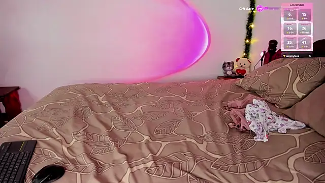 hollymollyxoxo online show from July 9, 8:11 pm