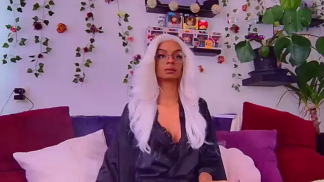 Chayennejohnson online show from March 19, 1:26 pm