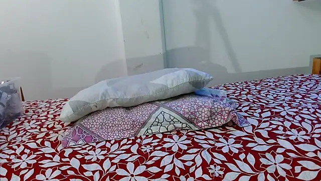 evaleribigtits18 online show from June 7, 1:45 am